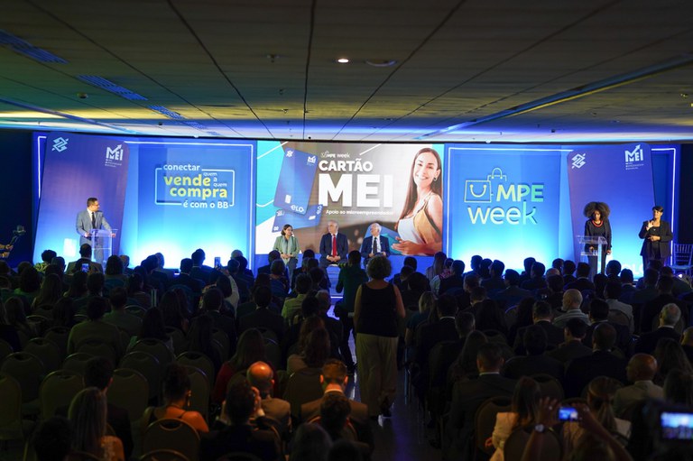 Governo Federal lança cartão de débito e crédito exclusivo para MEIs com anuidade zero